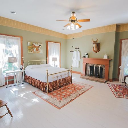 Old Caledonian Bed & Breakfast Extérieur photo
