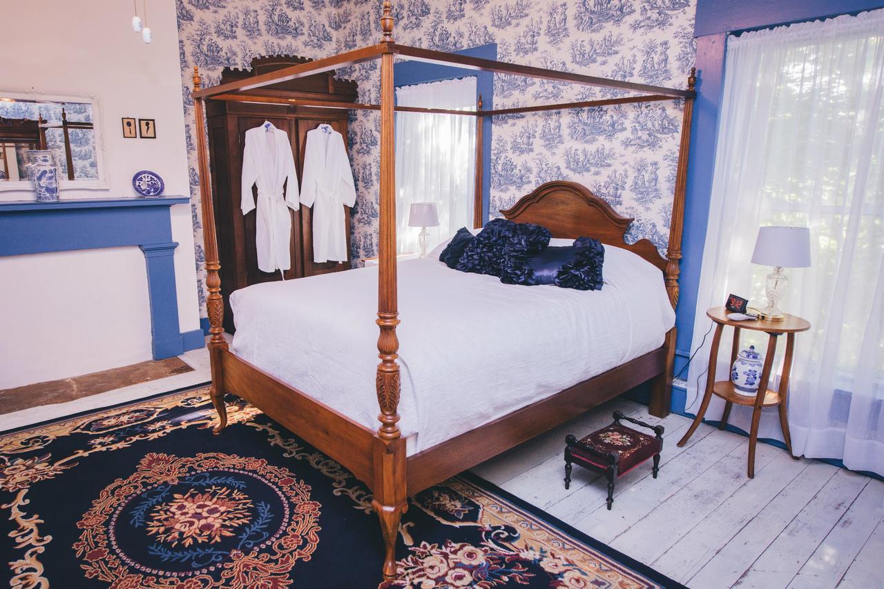 Old Caledonian Bed & Breakfast Extérieur photo
